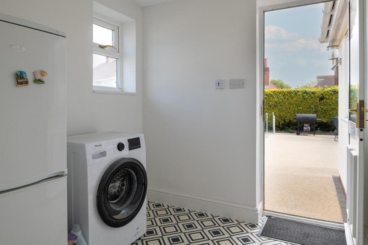 Lovely 3 Bedroom Home In Rhos On Sea Exteriör bild