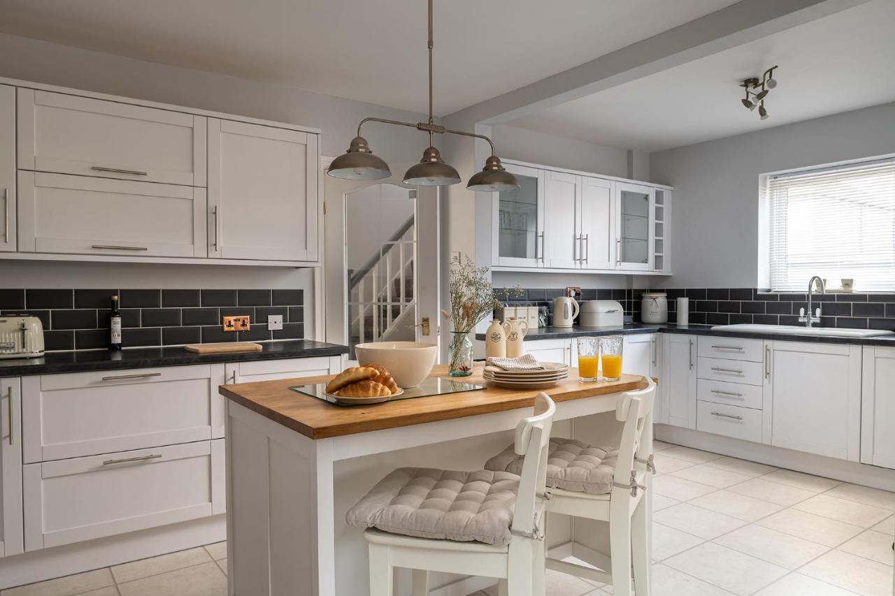 Lovely 3 Bedroom Home In Rhos On Sea Exteriör bild